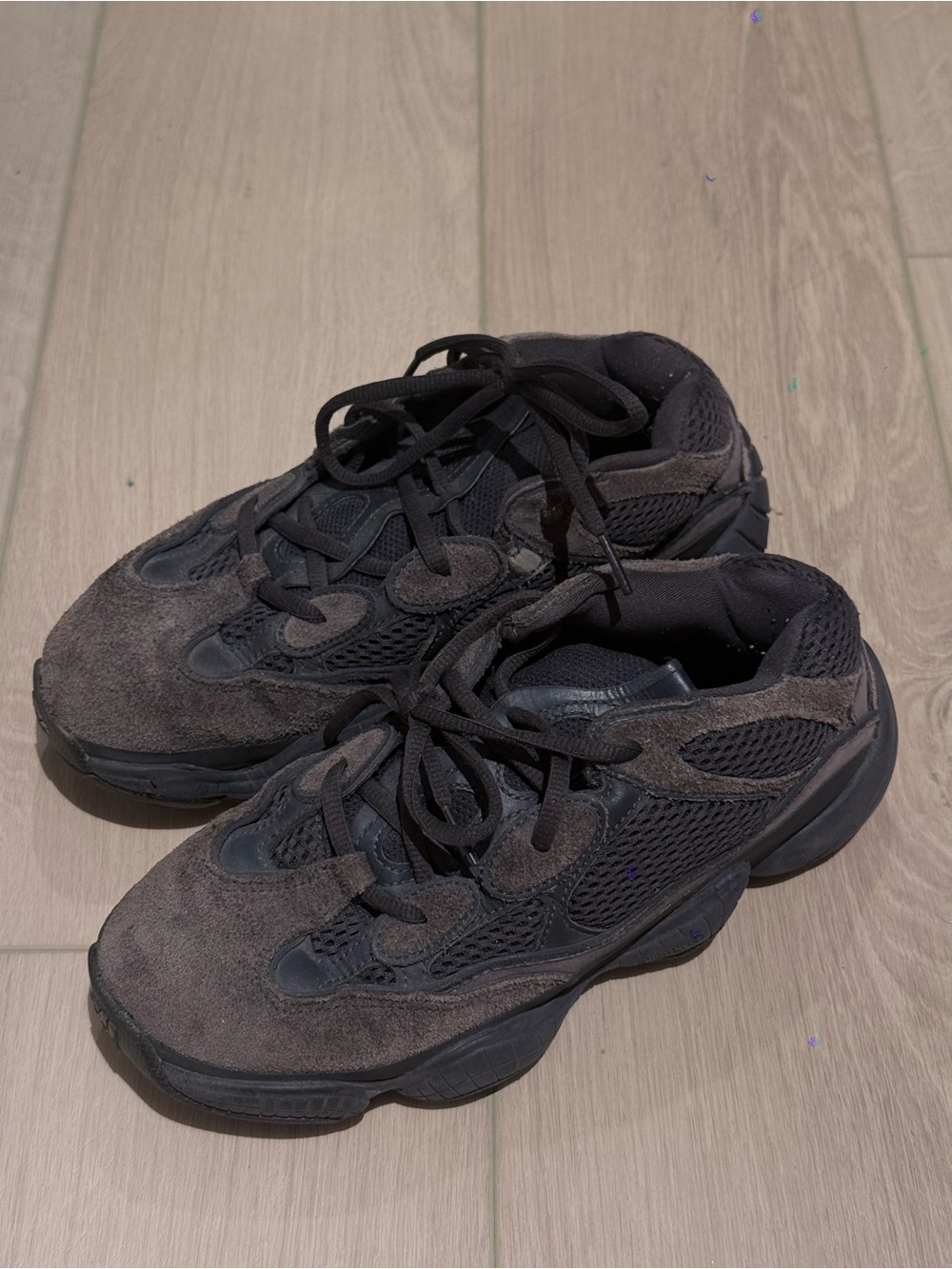 Adidas Yeezy 500 in utility black